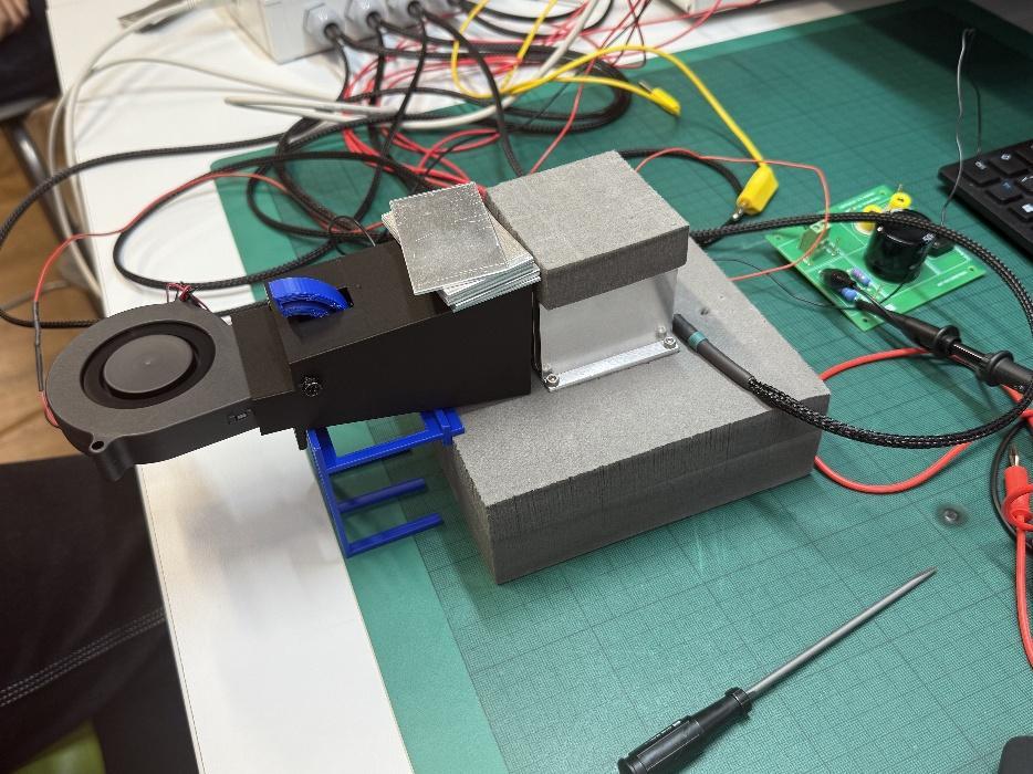 High-power LED heat sink experimental setup with fan duct and sensors